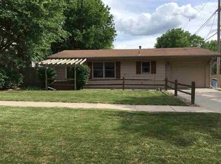 637 E 12th St, Crete, NE 68333
