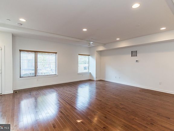 3rd image of 1927 E York St