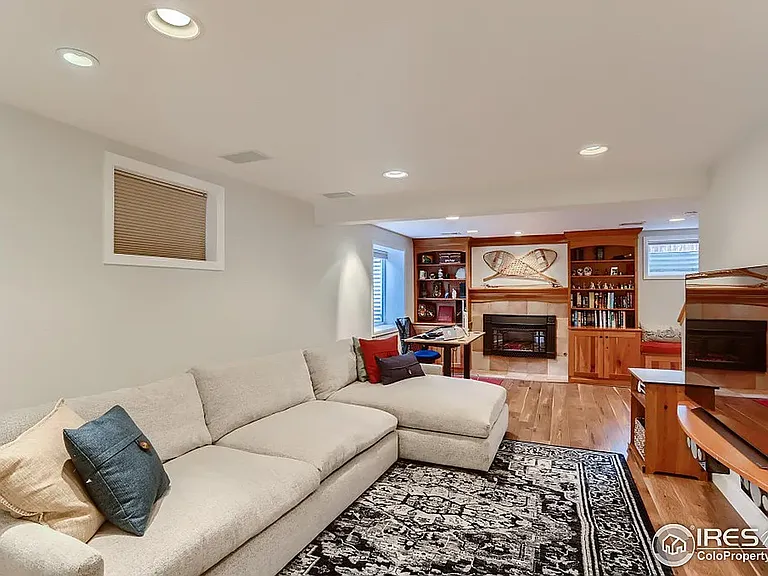 1310 Claremont Dr — Photo 17