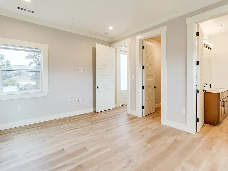 852 Mead Ave — Photo 8