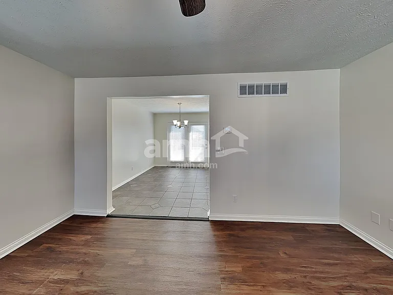 2159 Glenview Dr — Photo 9