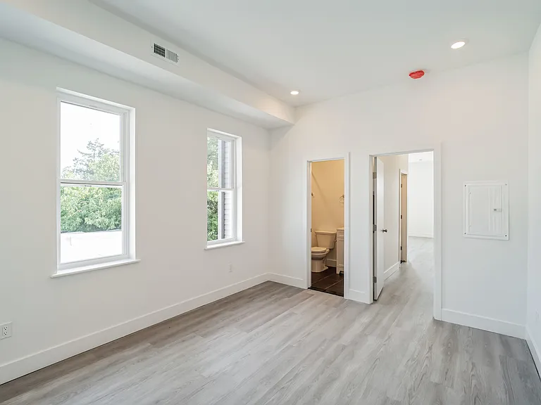513 N 63rd St #4 — Photo 7