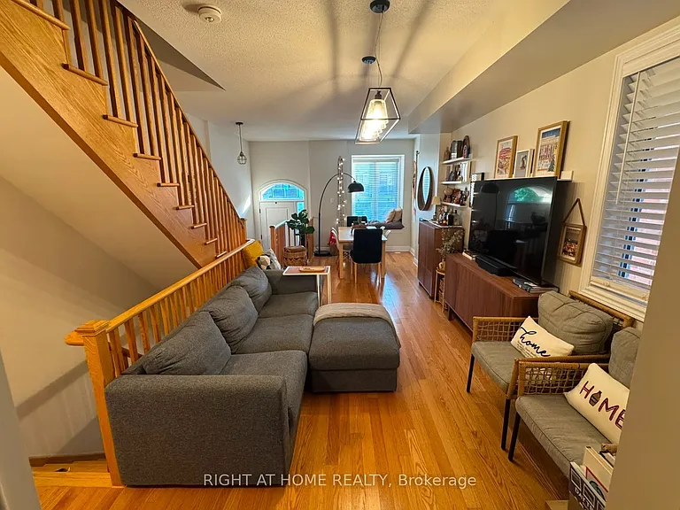 31 Edward Horton Cres — Photo 5