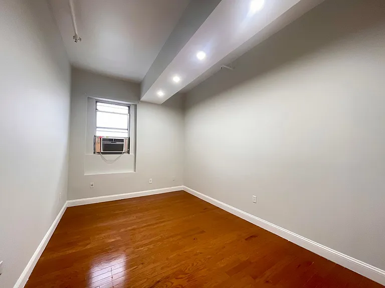1027 Ridge — Photo 9