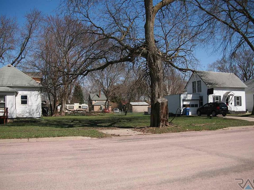 1st image of 302 S 1st St