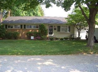 11 W Park Dr, Huntington Station, NY 11746