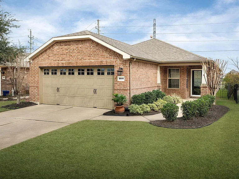2811 Cone Flower Dr — Photo 2