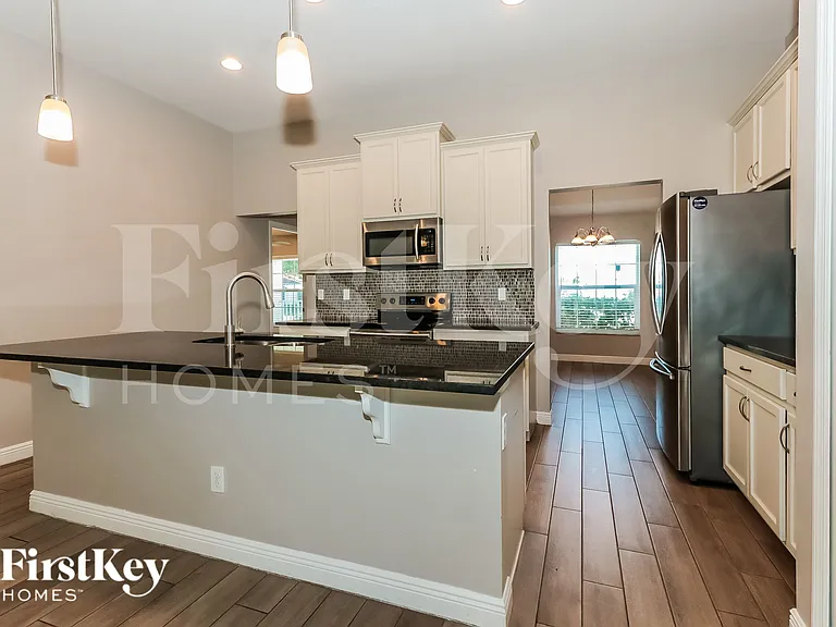 526 SW Dahled Ave — Photo 8