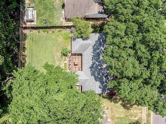 4th image of 1180 Oak Ridge Dr