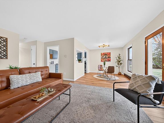 5th image of 570 N Douglas St Unit A