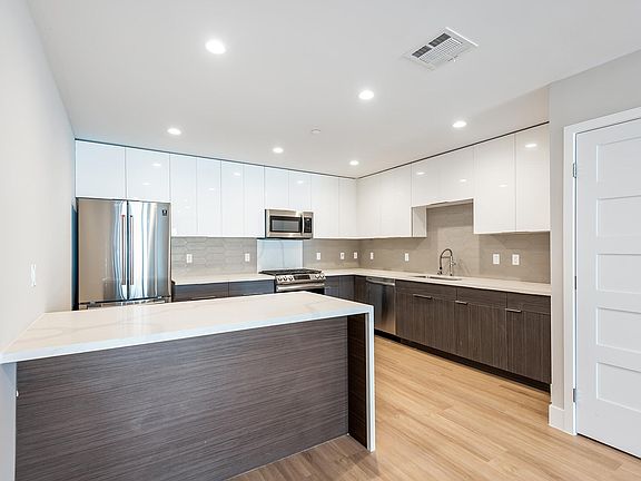 5th image of 1906 Overland Ave #101