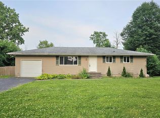 12 Vollmer Pkwy, Rochester, NY 14623