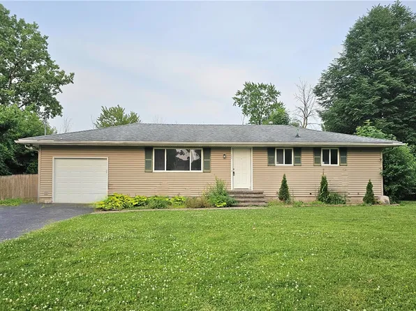 12 Vollmer Pkwy, Rochester, NY 14623