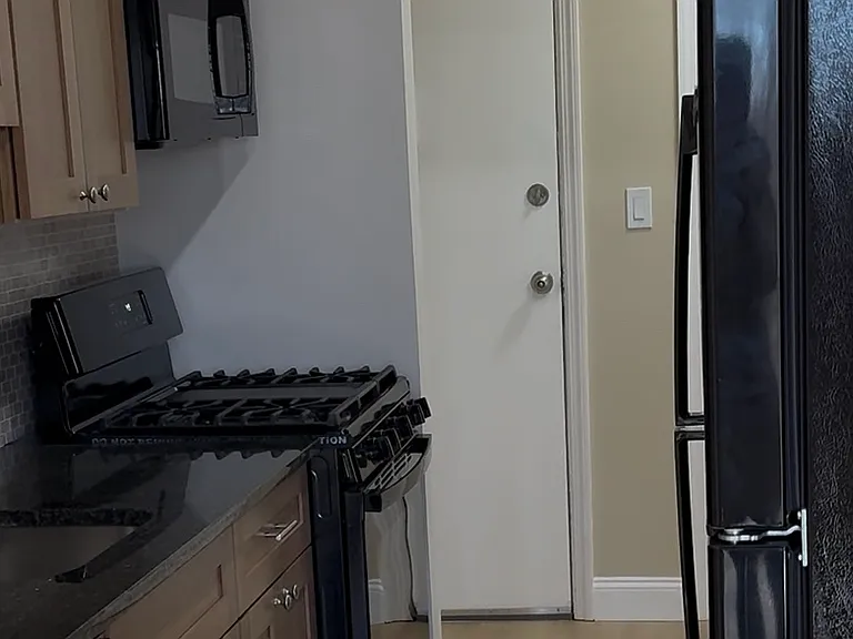 13 Cresthill Dr — Photo 2