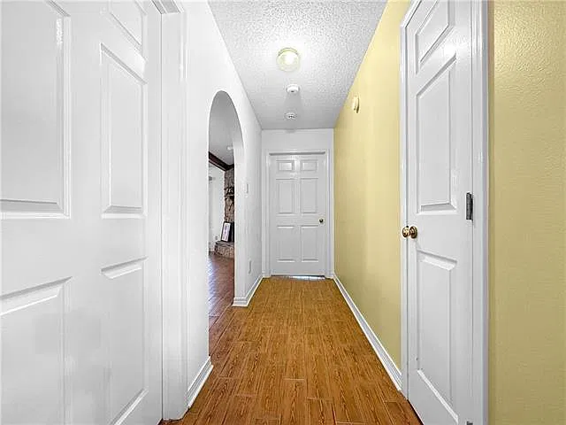 4 bed, 2.5 bath, 4744 sqft, $4,000 — Photo 2