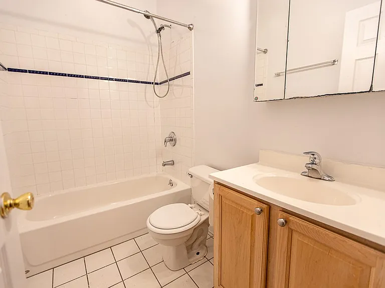 1364-66 N. Hoyne Ave./ 2105-11 W. Schiller St. — Photo 13