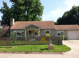 1703 E 7th Ave, Winfield, KS 67156