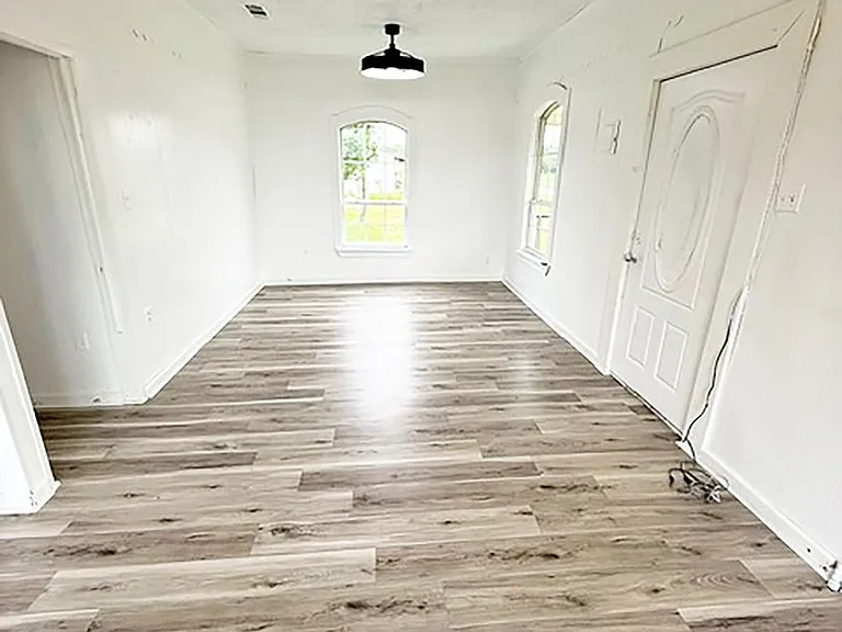108 W Walnut St — Photo 5
