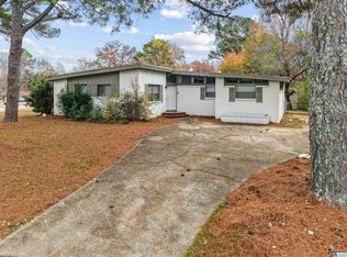 913 Daniel Cir, Birmingham, AL 35228