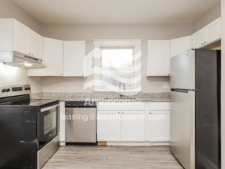 1457702_010_kitchen_10.jpg