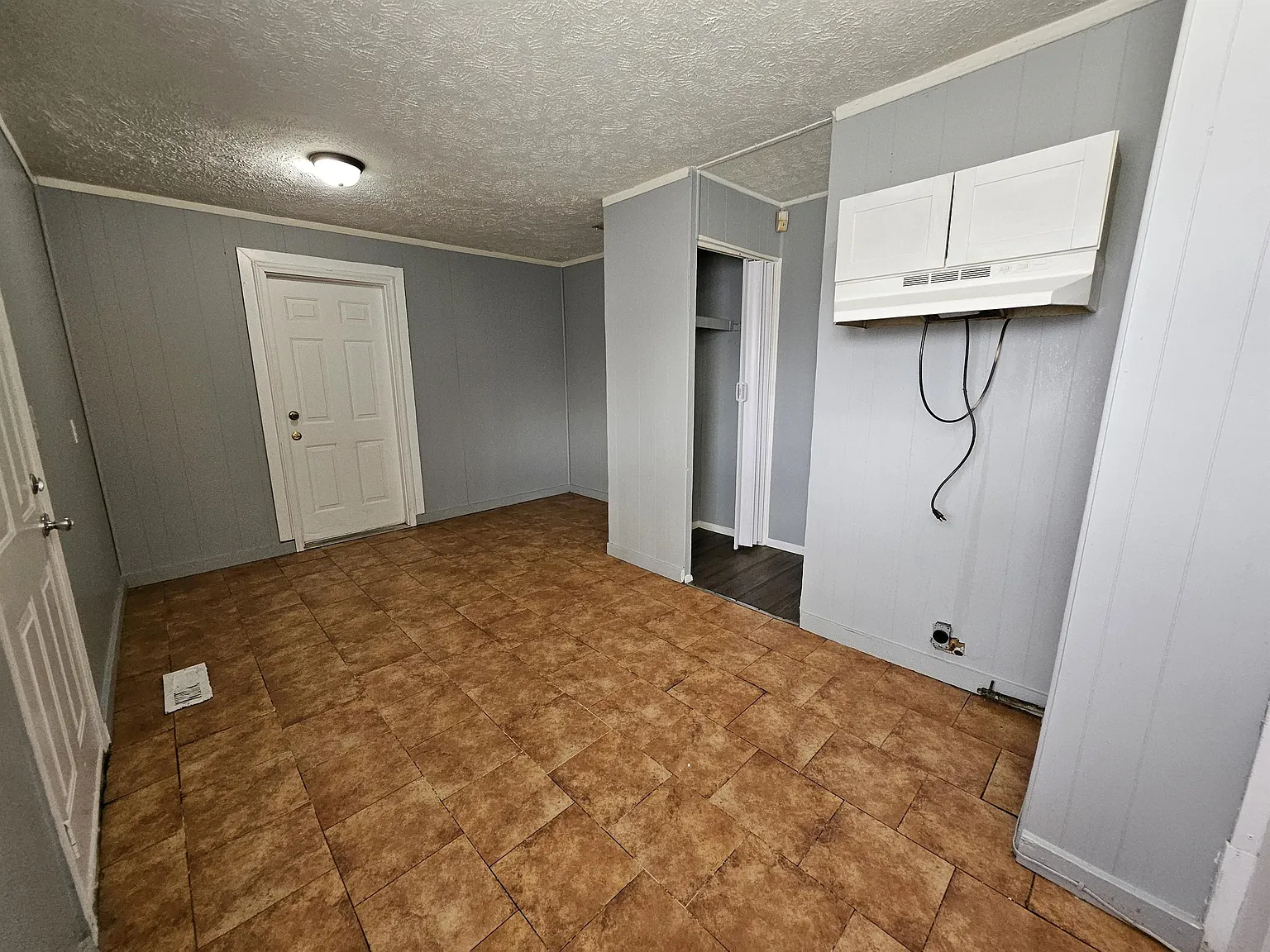 3044 Manor Court - 1 — Photo 3