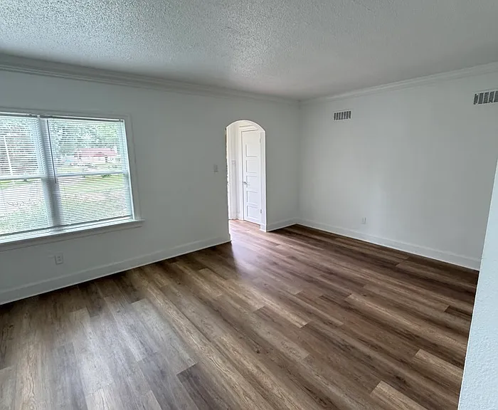 991 Terry Cir — Photo 7