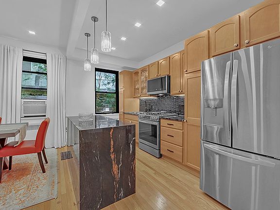 5th image of 251 Seaman Ave
