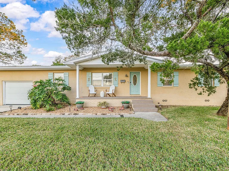 209 Alerto St — Photo 3