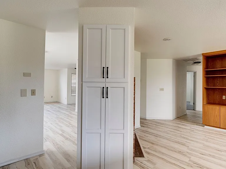 418 SW Erie Cir — Photo 8