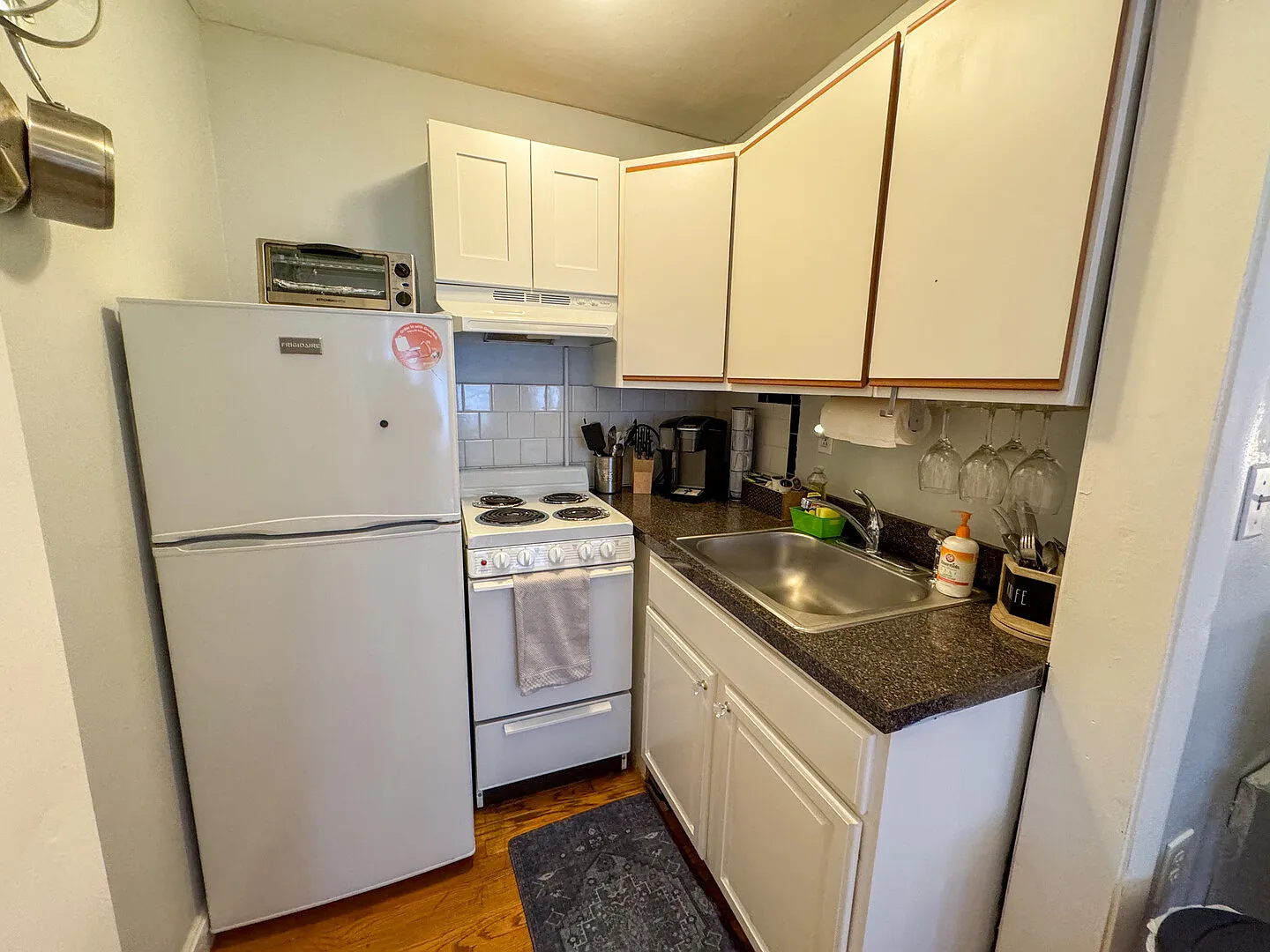 BEA3372 Oversized Furnished Brownstone Studio in Back Bay — Photo 3
