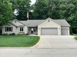 1620 Sandstone Ln, Howards Grove, WI 53083