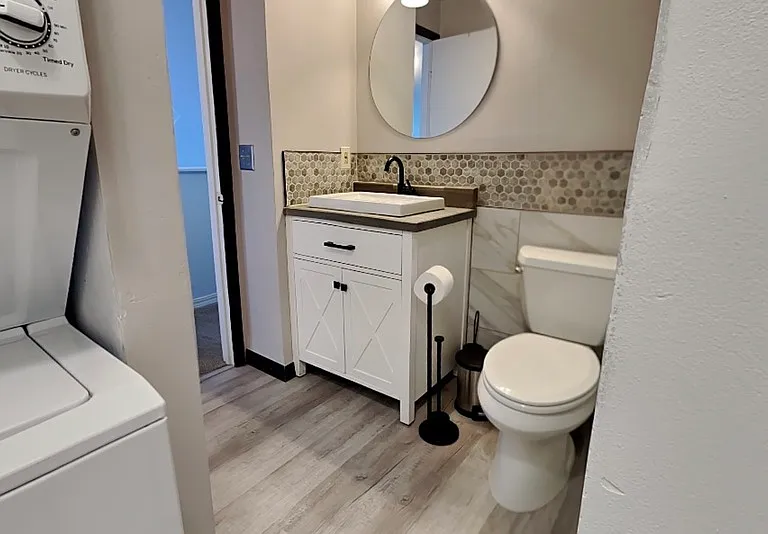 111 E 1st St #16 — Photo 22
