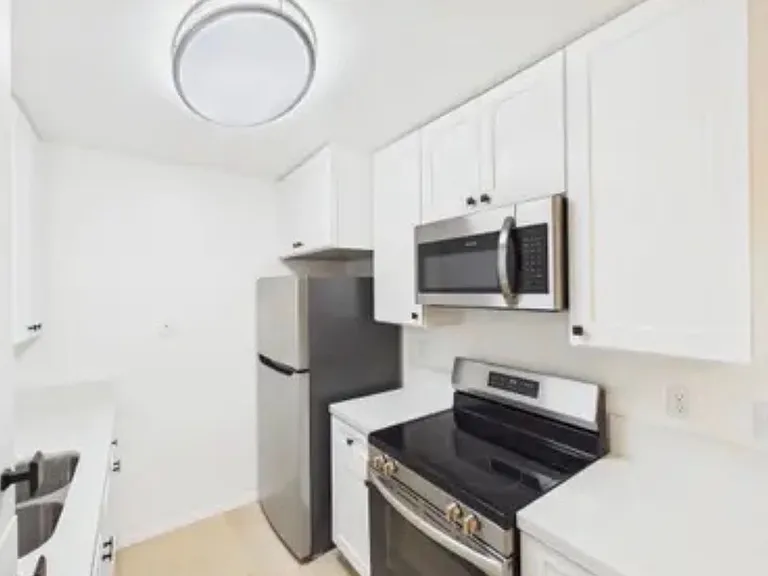Anita Square Apartments — Photo 4