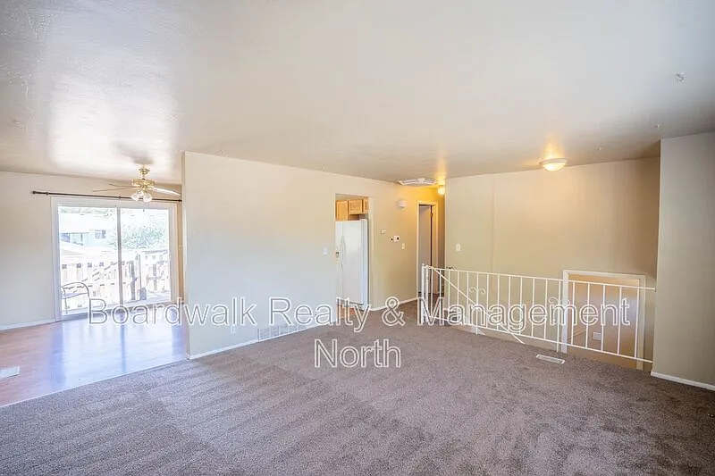 5 bed, 2.0 bath, 1900 sqft, $2,295 — Photo 1