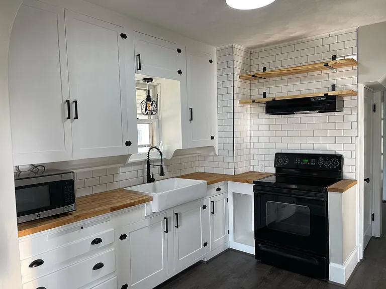 234 E Walnut St — Photo 16