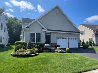 13 Salter Ct, Manalapan, NJ 07726