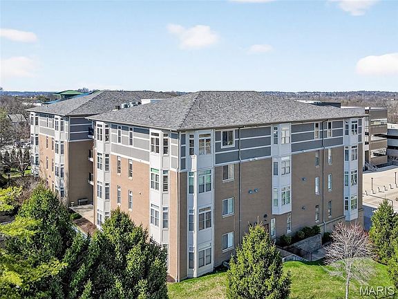 2nd image of 842 N New Ballas Ct Unit 102