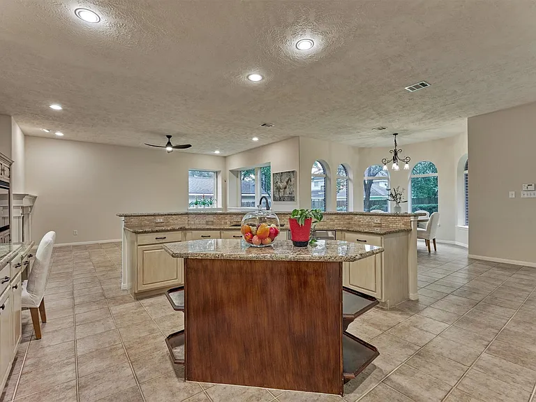 6615 Haughton Dr — Photo 27