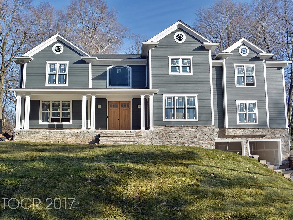 1st image of 690 Beechcrest Dr
