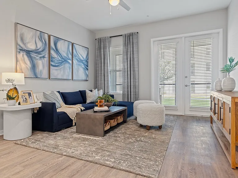 Aston Park Luxury Apartments — Photo 18