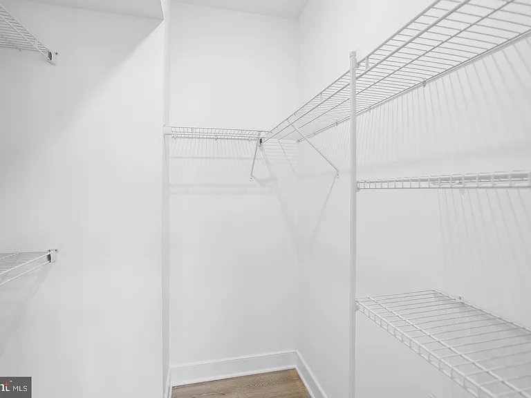 118 Locke Mews #B — Photo 27