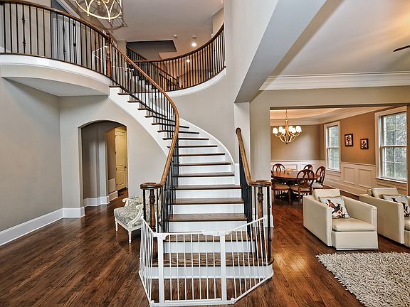 2nd image of 218 Glenmoor Dr