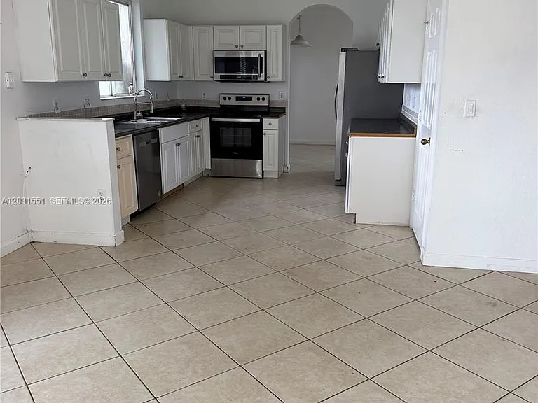 3581 NE 11th Dr — Photo 5