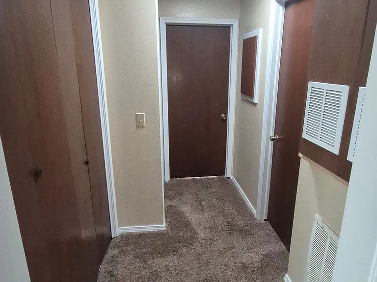 419 S Oakdale Dr #4 — Photo 5