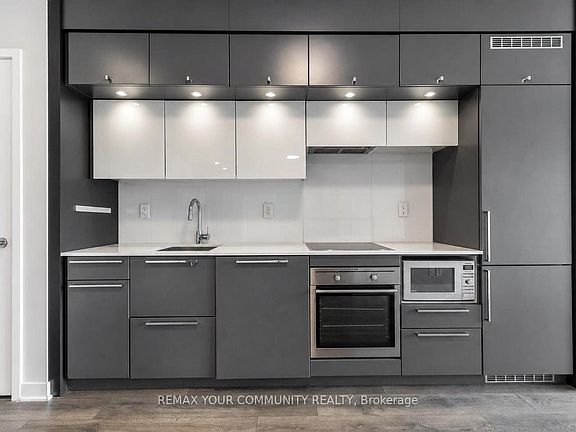5th image of 15 Grenville St #2711