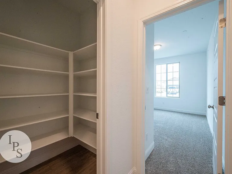 352 N Millard Ave — Photo 25