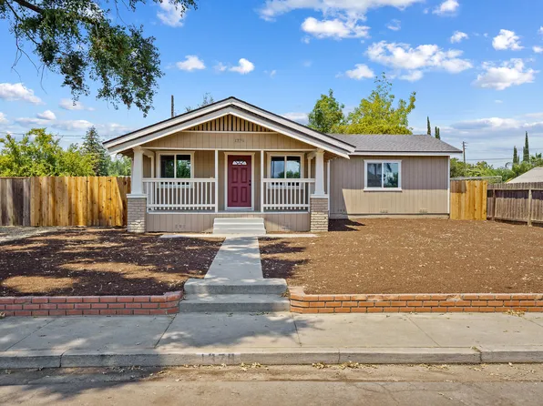 1379 E Whittaker Way, Dinuba, CA 93618