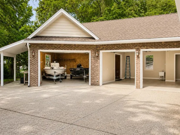 266 Florida Ave, Valparaiso, FL 32580