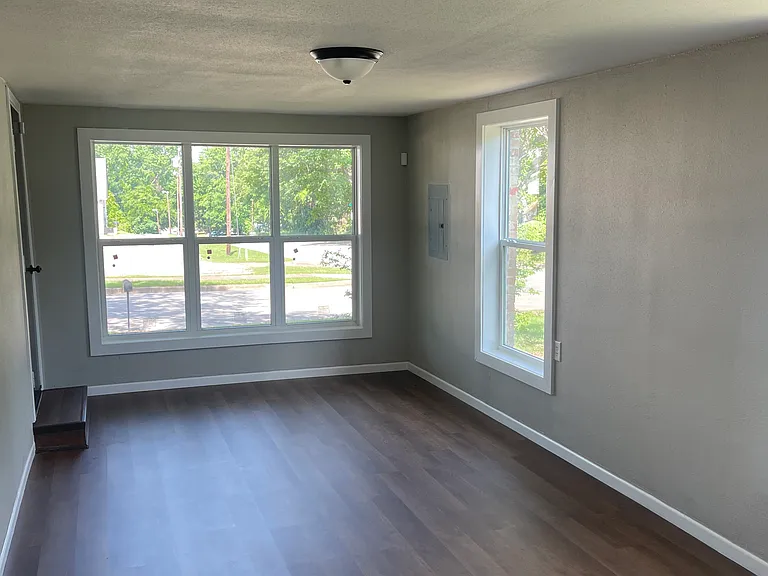 1523 N Englewood Ave — Photo 5