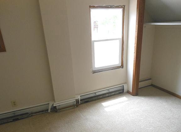 3rd image of 226 Meridian St S